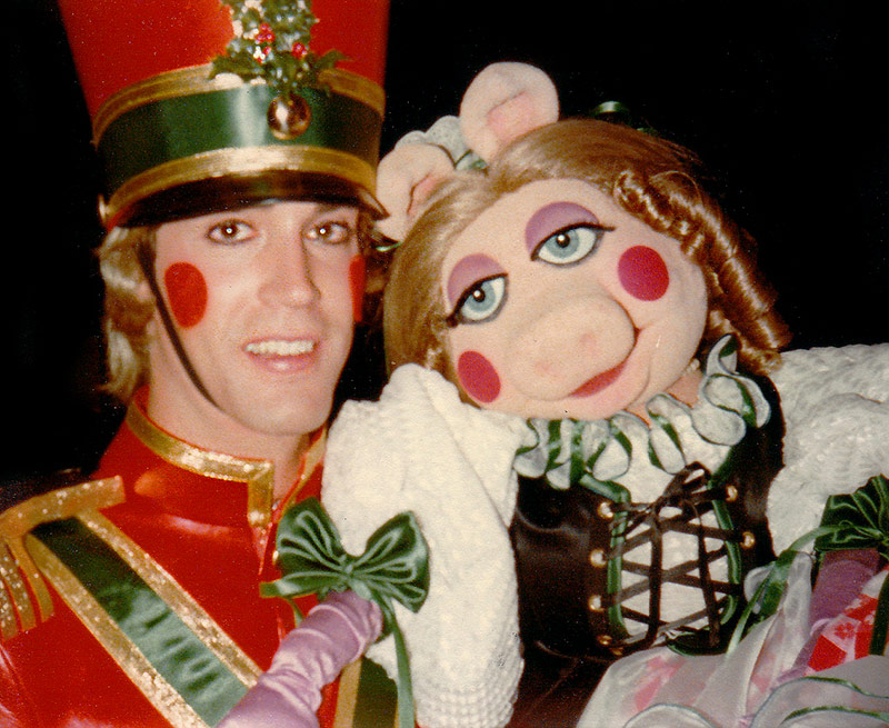 Behind the scenes with Miss Piggy on the set of John Denver and The Muppets Christmas Special