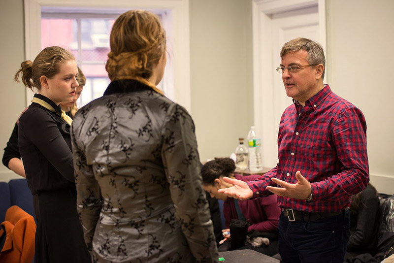 Kruszelnicki teaching his students on the New York Campus